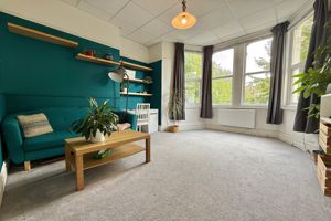 23' Lounge/Diner- click for photo gallery